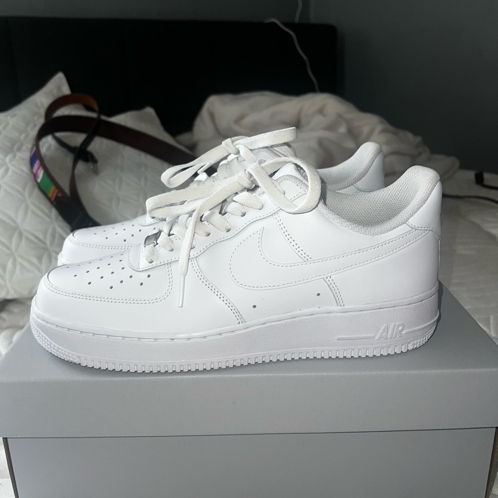 NIKE AIR FORCE 1